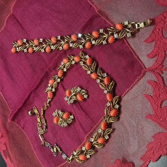 Earrings = Lisner   Bracelet = Lisner  Necklace = Kramer? 3 Piece Jewelry Set - Picture 8 of 8